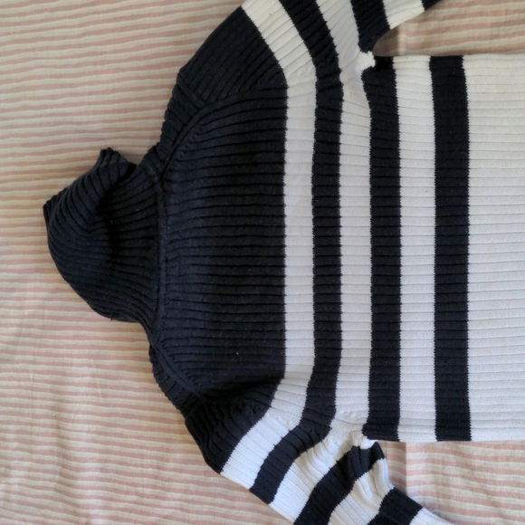 Sweater Small - Picture 6 of 8